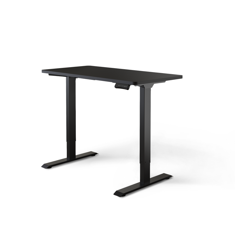 Elektrisch höhenverstellbarer Schreibtisch DESKSPACE PRO mit Gestell und Tischplatte in Schwarz 120 × 60 cm in der Frontalansicht freigestellt vor weißem Hintergrund